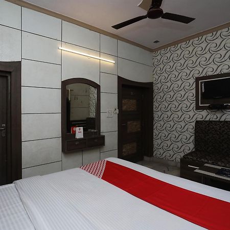 Hotel O Vanshika Агра Екстериор снимка